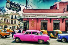 Фреска Розовая машина на Кубе