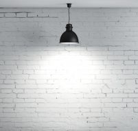 Фреска Лампа над серой кирпичной стеной