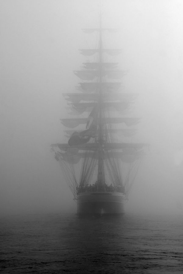 Фотообои Корабль в тумане