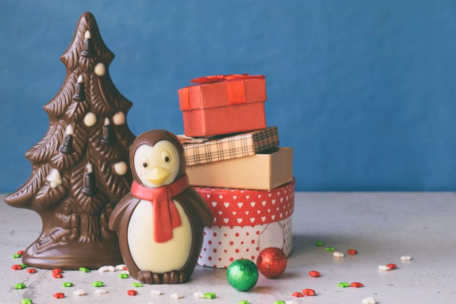 Фотообои Шоколадная елка и пингвин